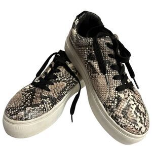 Qupid Telulah Snakeskin Print Platform Sneakers Size‎ 7